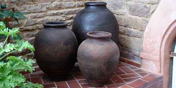 Foto alte Vorratskrüge in Biebelheim